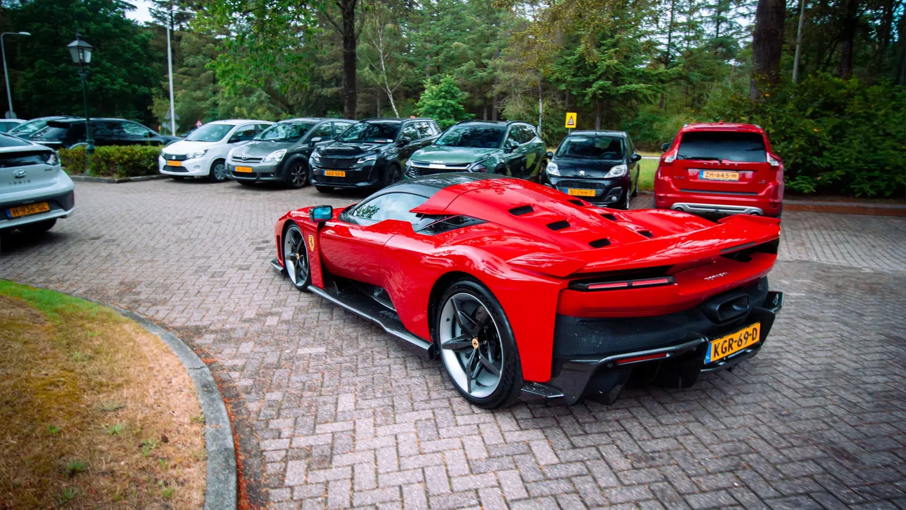 Ferrari F80 voor het eerst gespot in het wild!