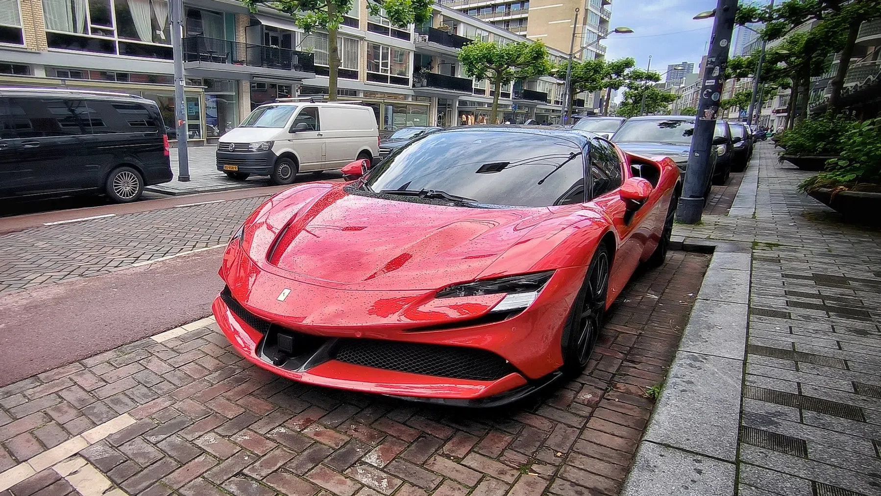 Dit zijn de auto's van het Nederlands elftal