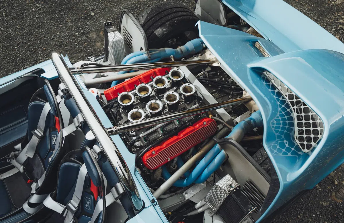Nieuwe V8-supercar met handbak weegt maar 900 kilo!
