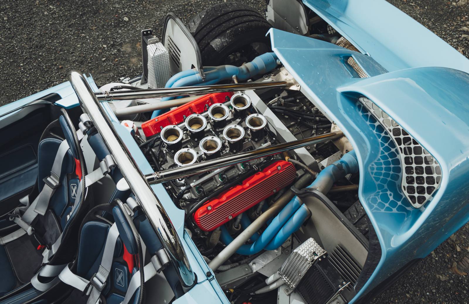 Nieuwe V8-supercar met handbak weegt maar 900 kilo!