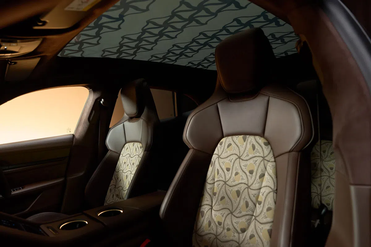 Deze Porsche Taycan heeft een interieur waar je oma jaloers van wordt