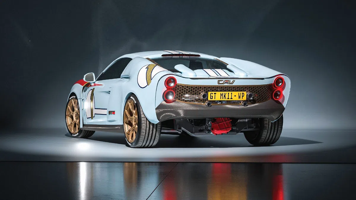 Deze bizarre 'restomod' is stiekem een Audi R8