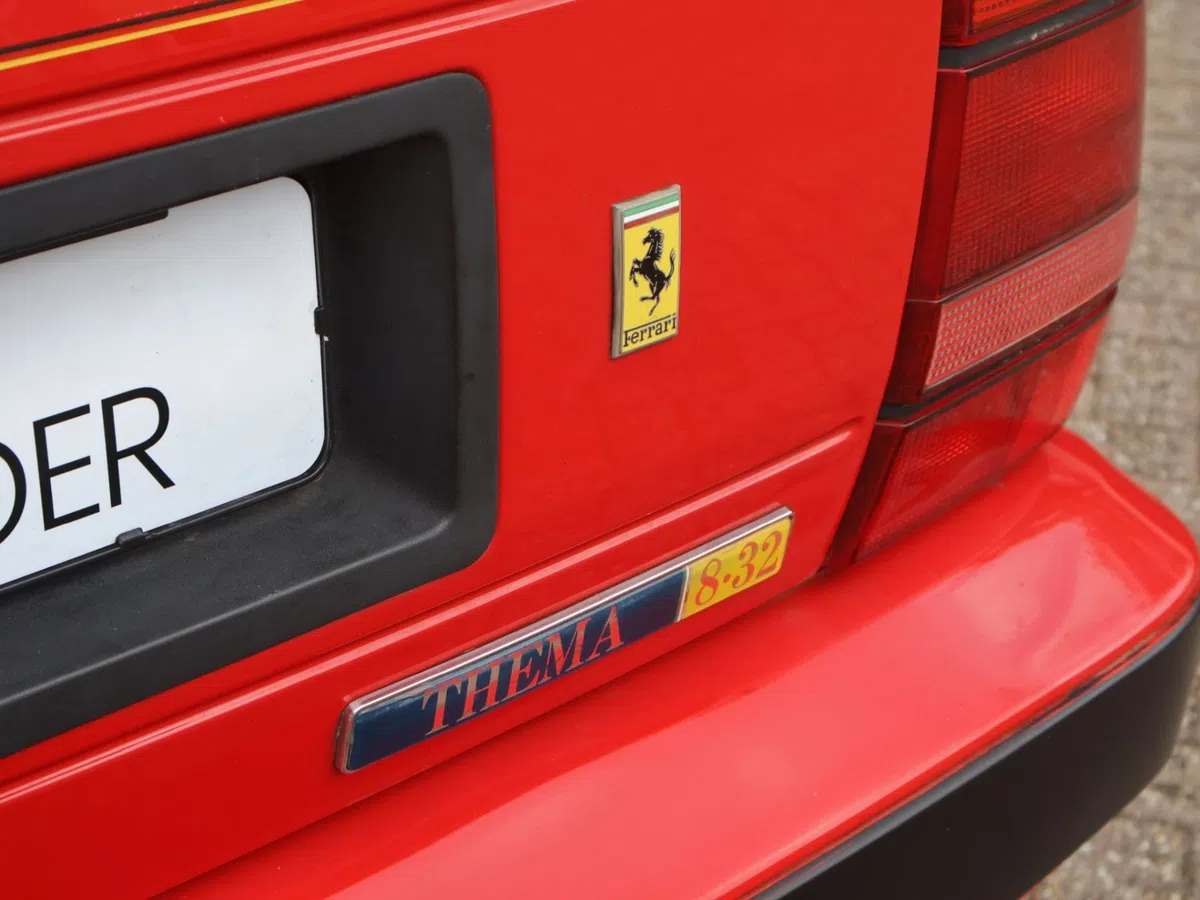 Lancia Thema 8.32 op Marktplaats is de ideale daily voor naast Ferrari