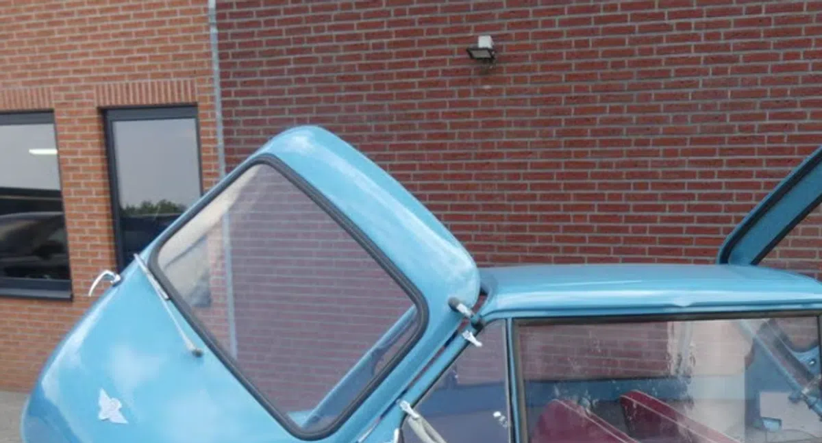 Deze auto met vleugeldeuren kende jij nog niet