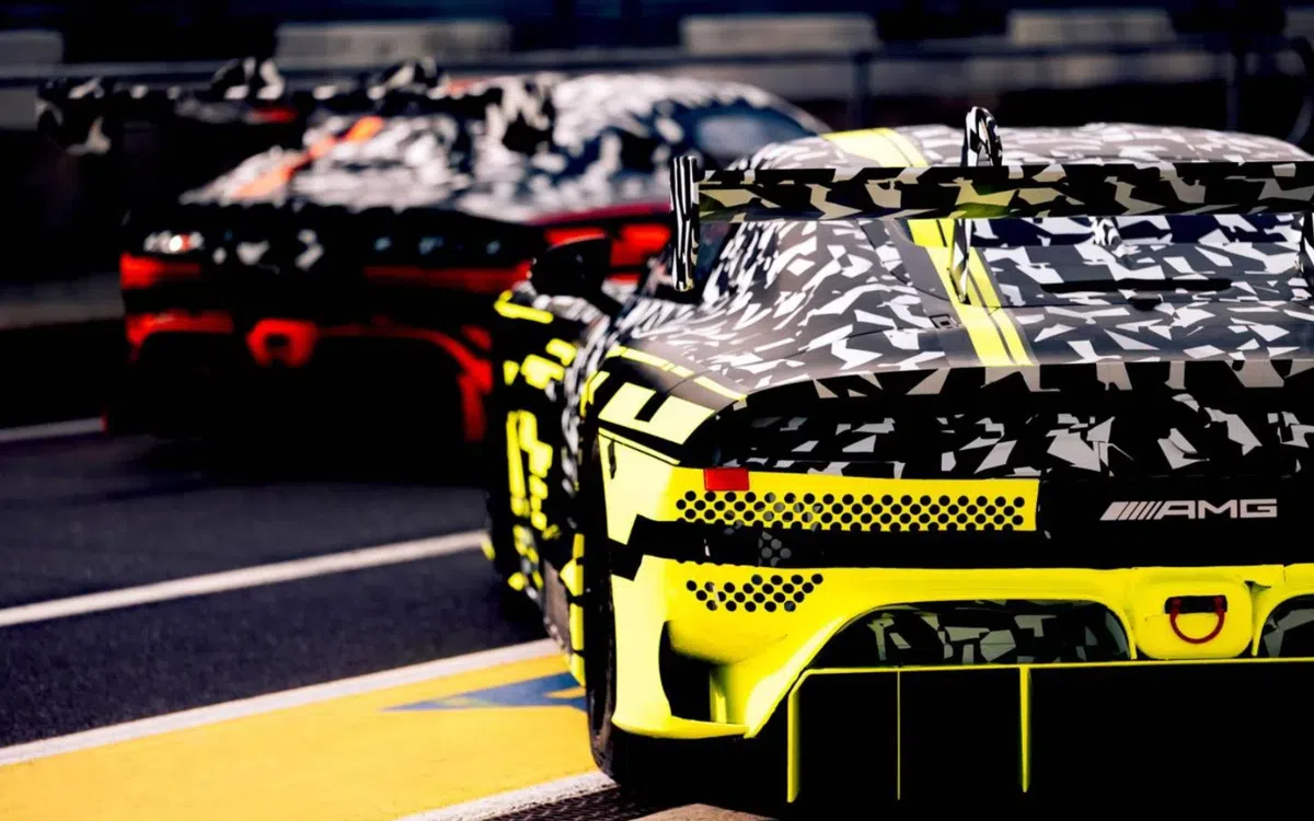 Mercedes bedenkt een spoiler met extra spoilers