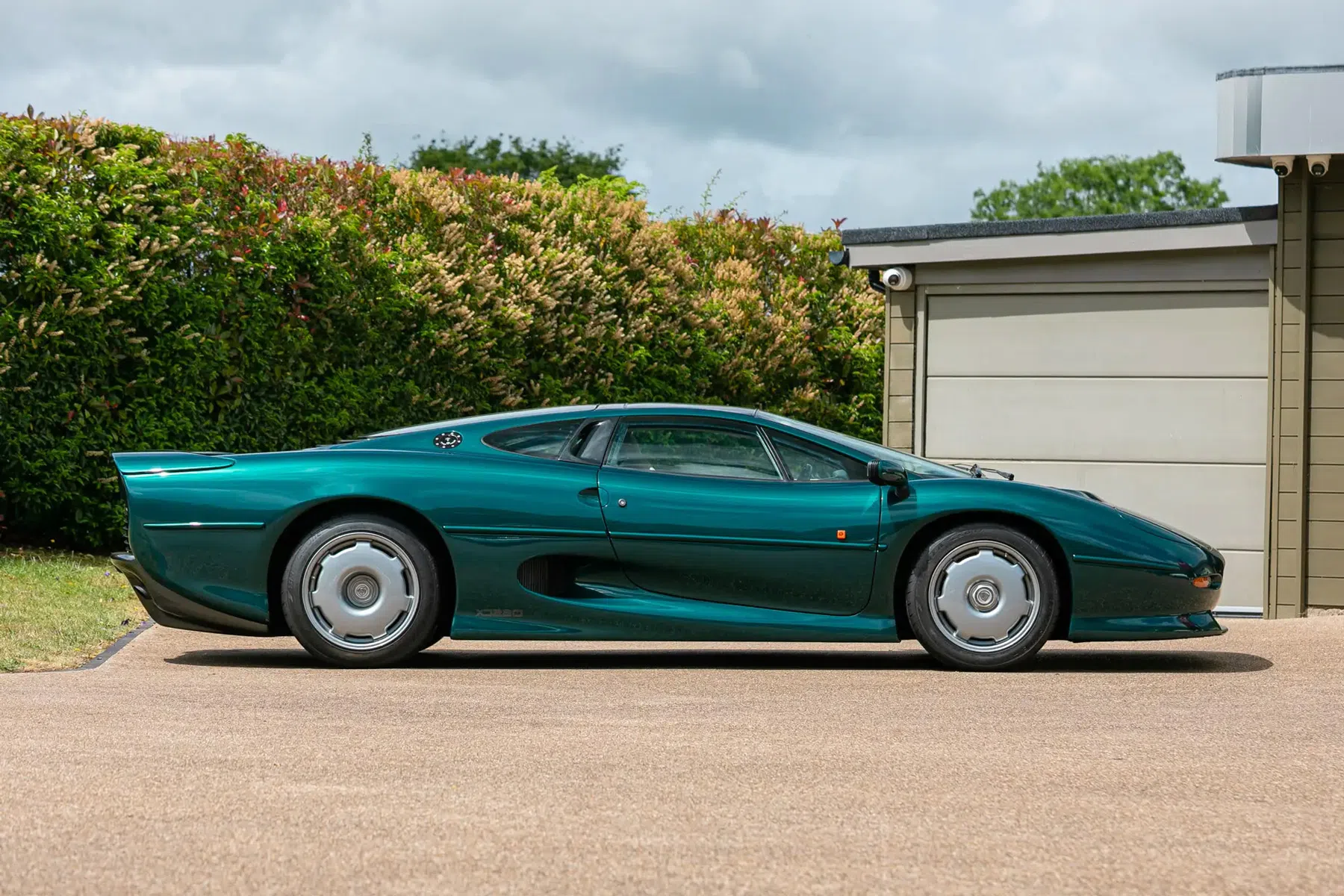 Vader van Lewis Hamilton verkoopt epische autocollectie