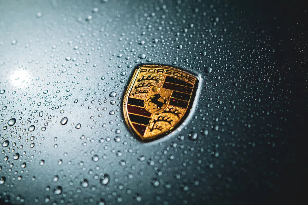 Porsche gooit het roer compleet om en trapt op EV-rem