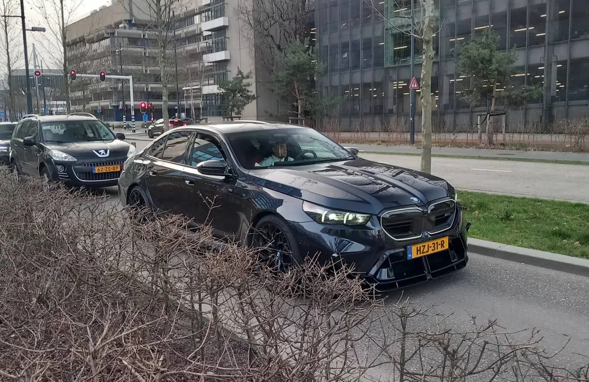 PSV-spelers moeten BMW’s inruilen voor EV’s
