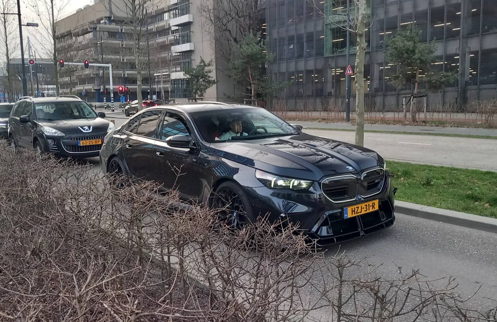 PSV-spelers moeten BMW’s inruilen voor EV’s