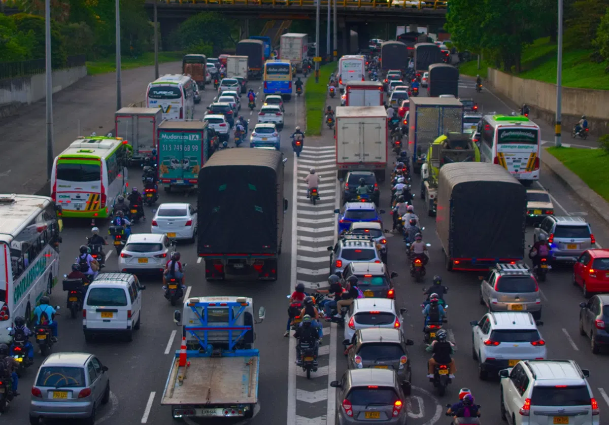 Waarom motorrijders in Spanje opeens over de vluchtstrook mogen