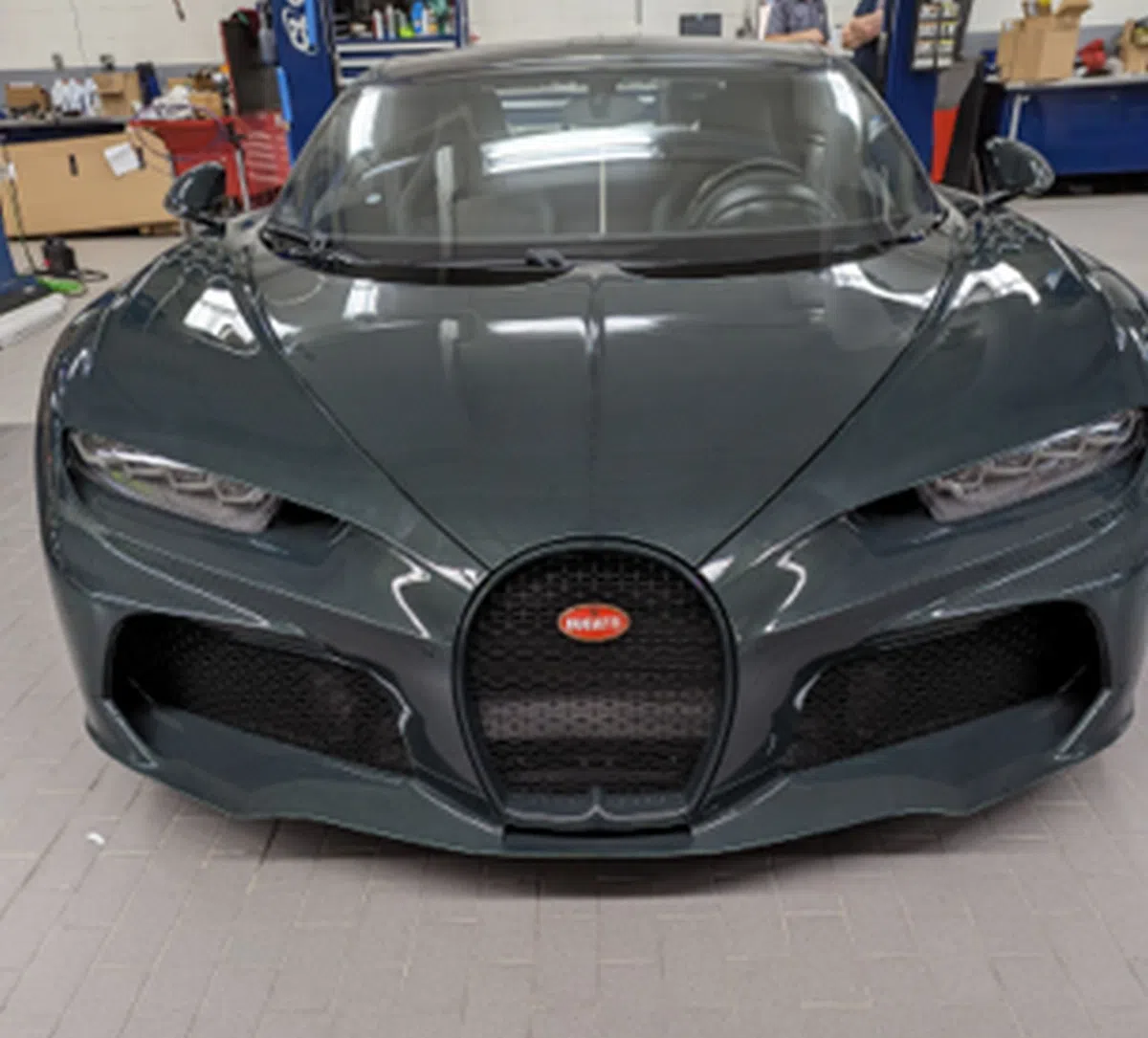 Welbekende autoverzamelaar moet brommen en zijn supercars inleveren