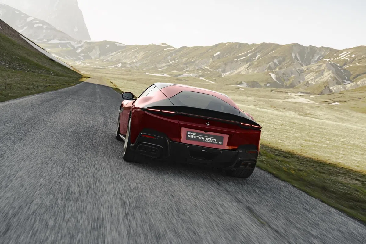 BREEK: Ferrari 12Cilindri Manuale brengt de handbak terug!
