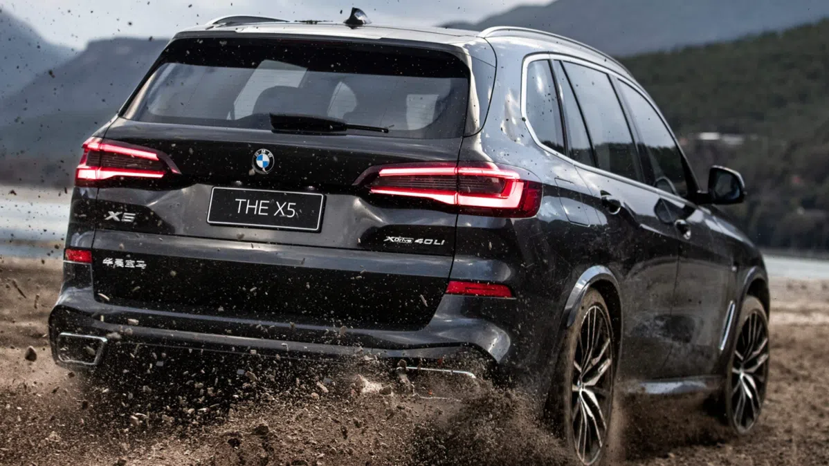 Russen bouwen nieuwe BMW's van overgebleven onderdelen