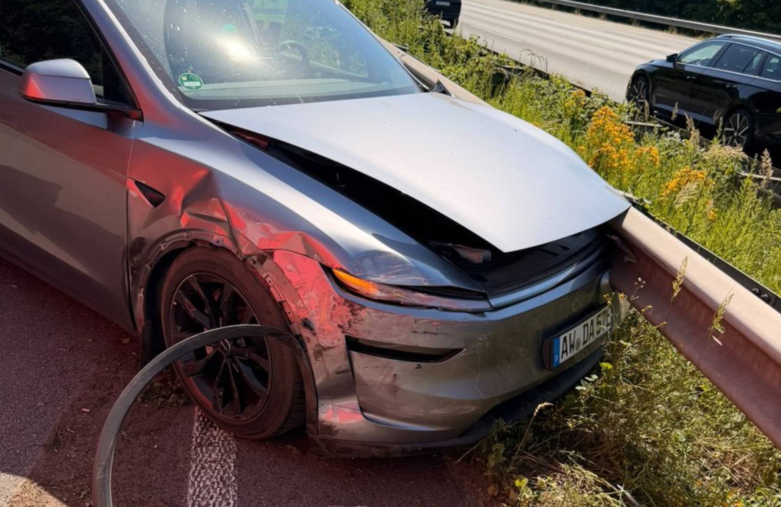 Tesla-rijder crasht, klaagt bij Duitse overheid: ‘’FSD had dit ongeluk voorkomen"