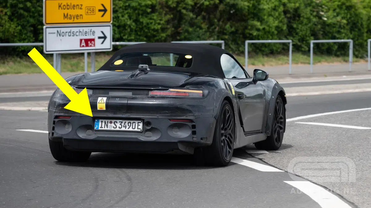 Wat klopt er niet aan het kenteken van deze Porsche testauto?