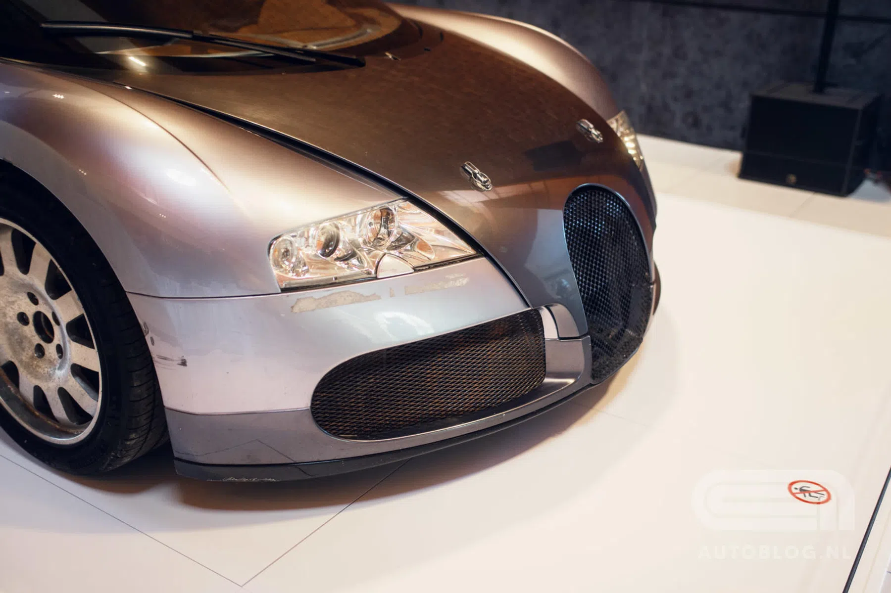 Waarom deze Bugatti Veyron eruit ziet als een gare occasion