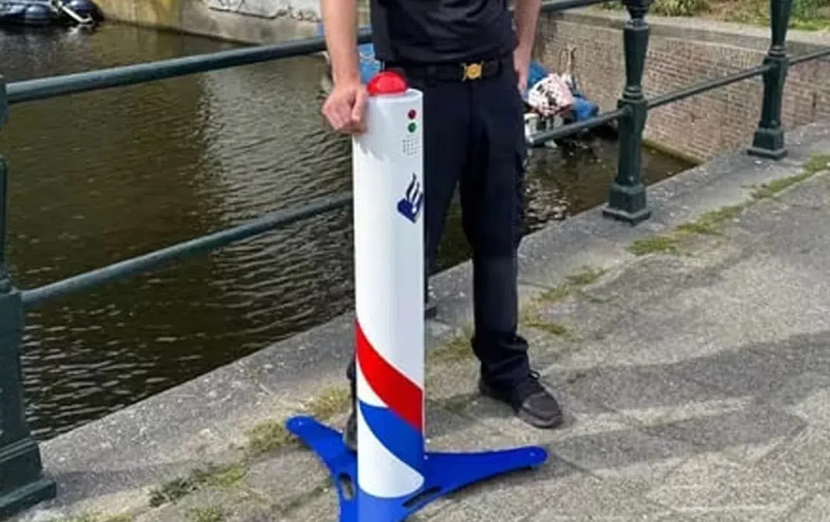 Politie stuurt bespottelijke selectiepaal met pensioen