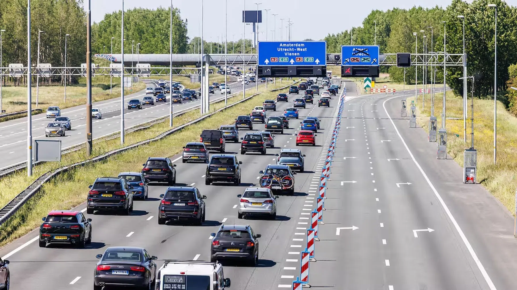 Blijf weg van de A1, A12, A27, A9, A32, A20 en de A7. Ik herhaal...