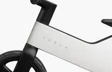 Tesla loopfiets is licht, strak en waarschijnlijk binnen no-time uitverkocht