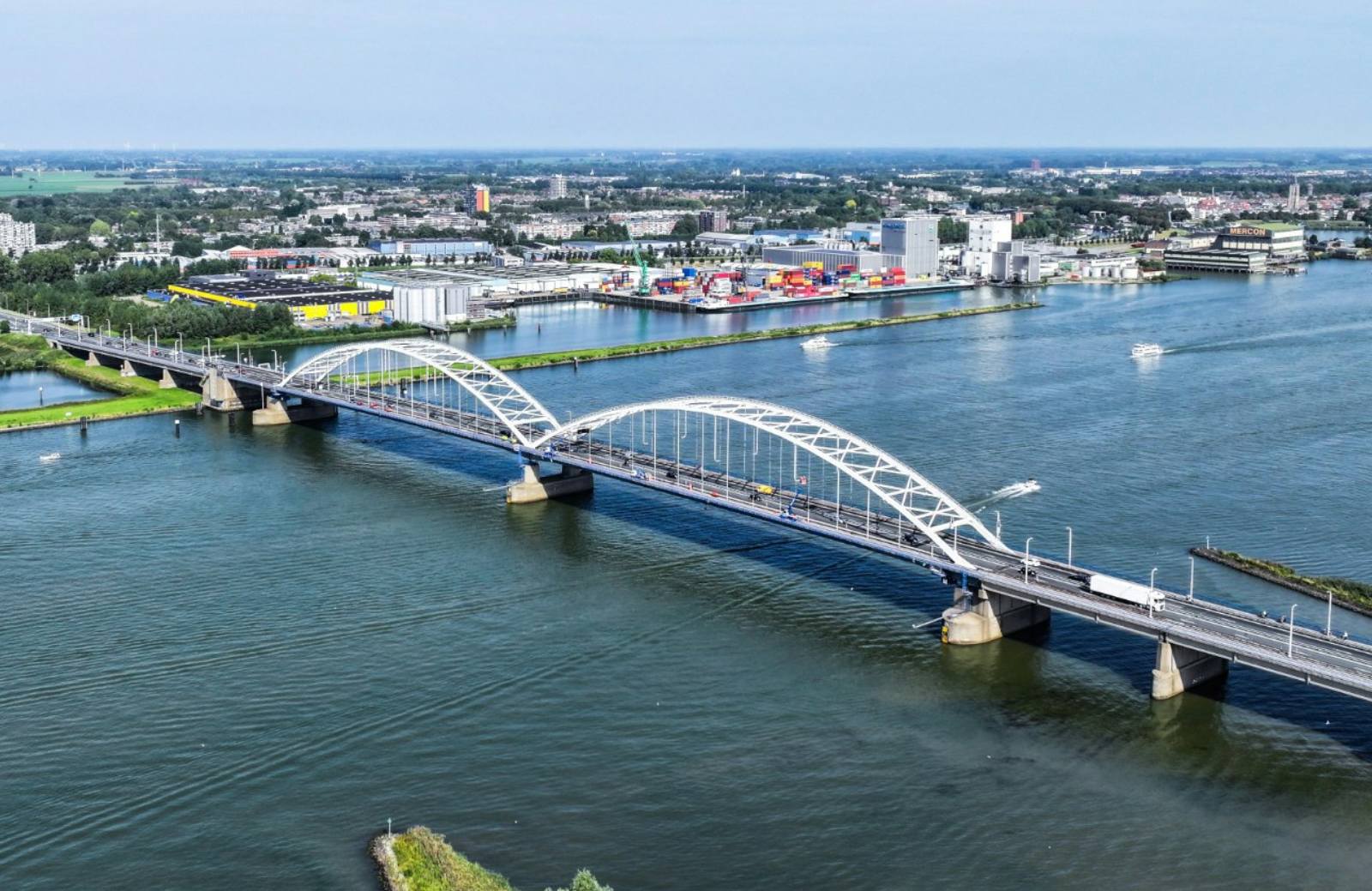 Blijf weg van deze brug in Nederland, ik herhaal, blijf weg! 