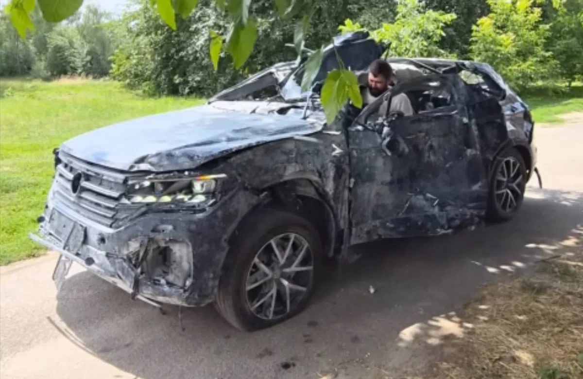 ZIEN: Volkswagen Touareg kopt Russische raket en rijdt gewoon verder