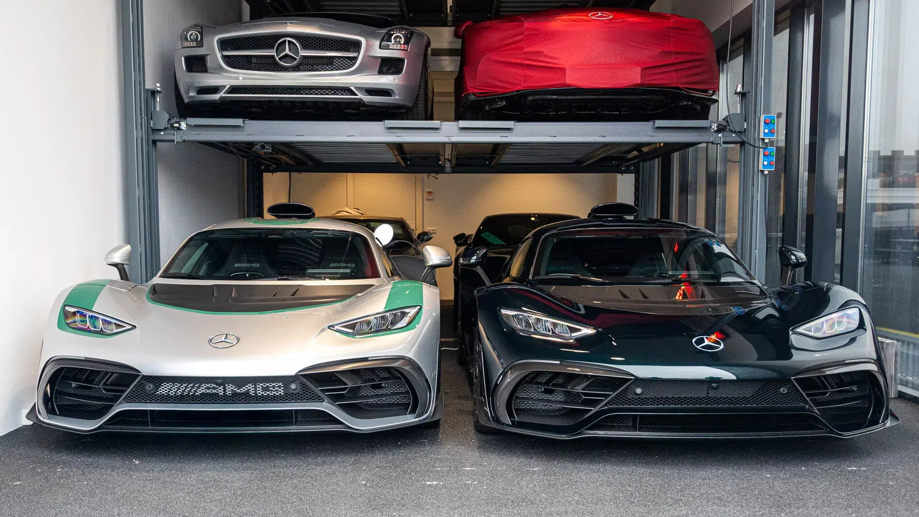 Deze bizarre Mercedes-garage bevindt zich gewoon in Nederland