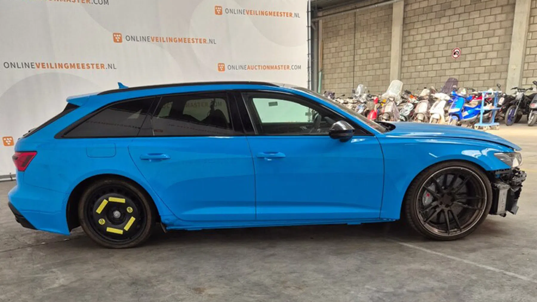 Deze Audi RS6 bij Domeinen verkeert in erbarmelijke toestand