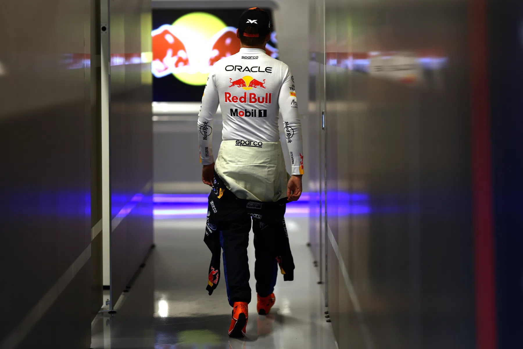 Verstappen gaat helemaal los over teamgenoten