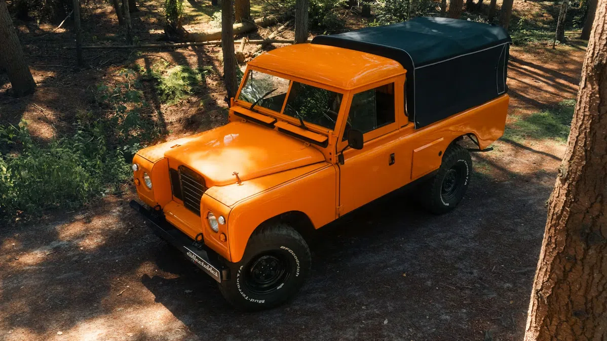Bied mee op deze old school Defender in topstaat!