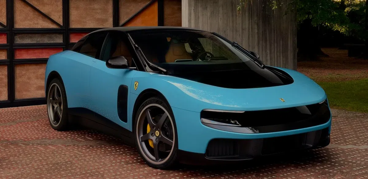 Je wilt hem zo graag slecht vinden, maar de Ferrari Luce blijkt verrassend goed