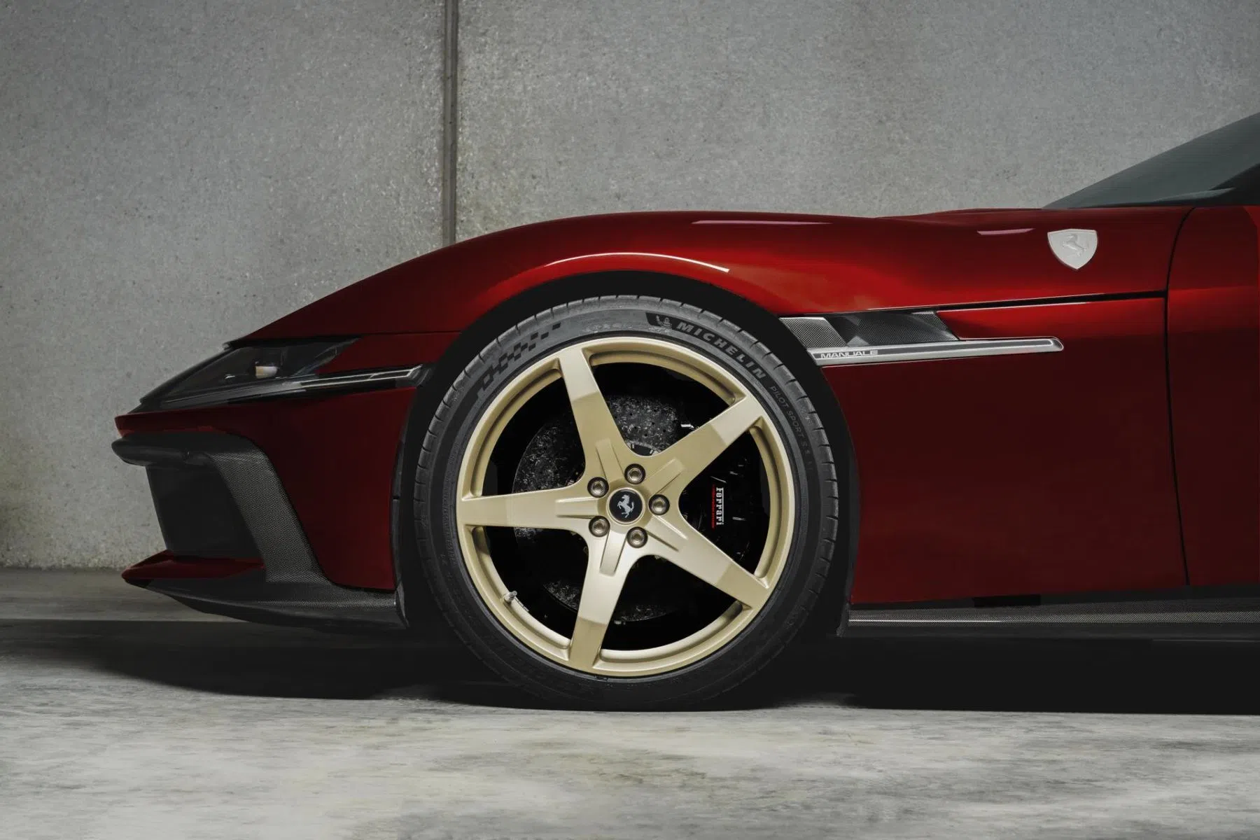 Ferrari onthult twee auto's in 2026 en een plan om uitstoot te verlagen