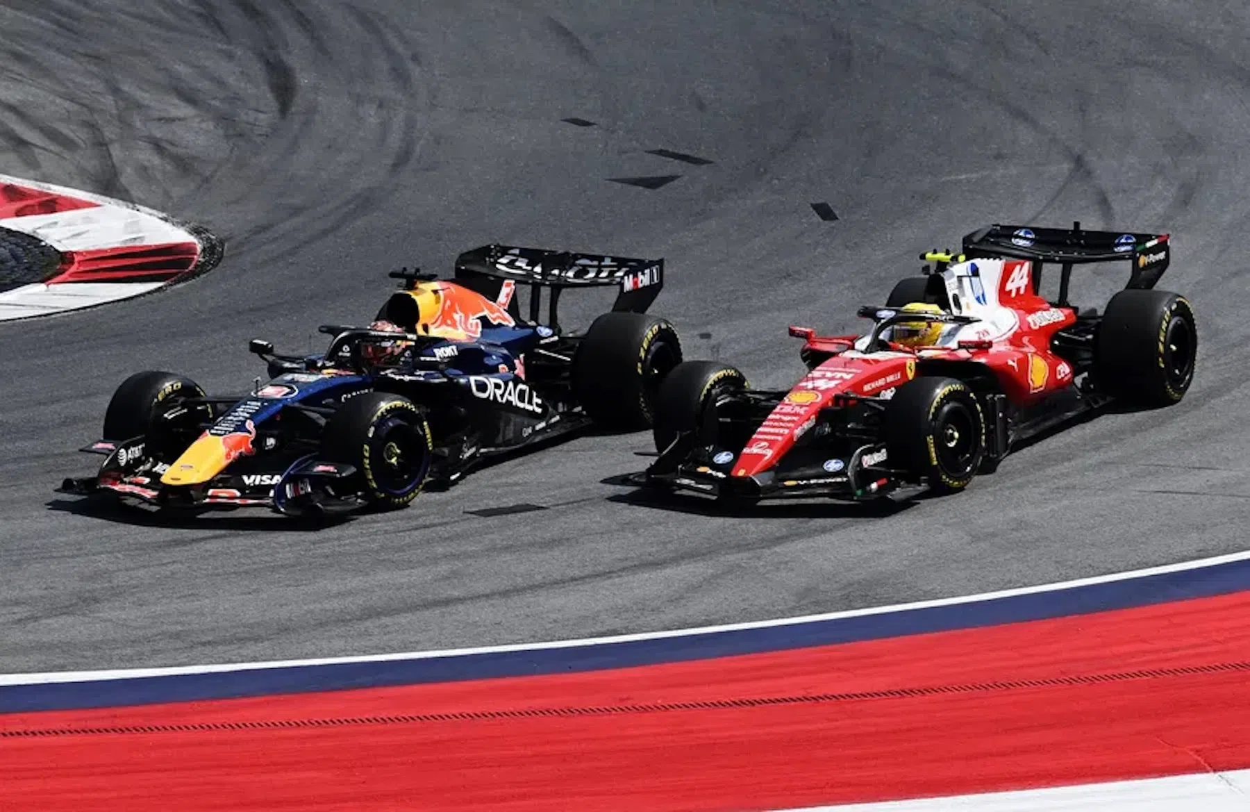 Lewis Hamilton verrast met gezinsuitbreiding