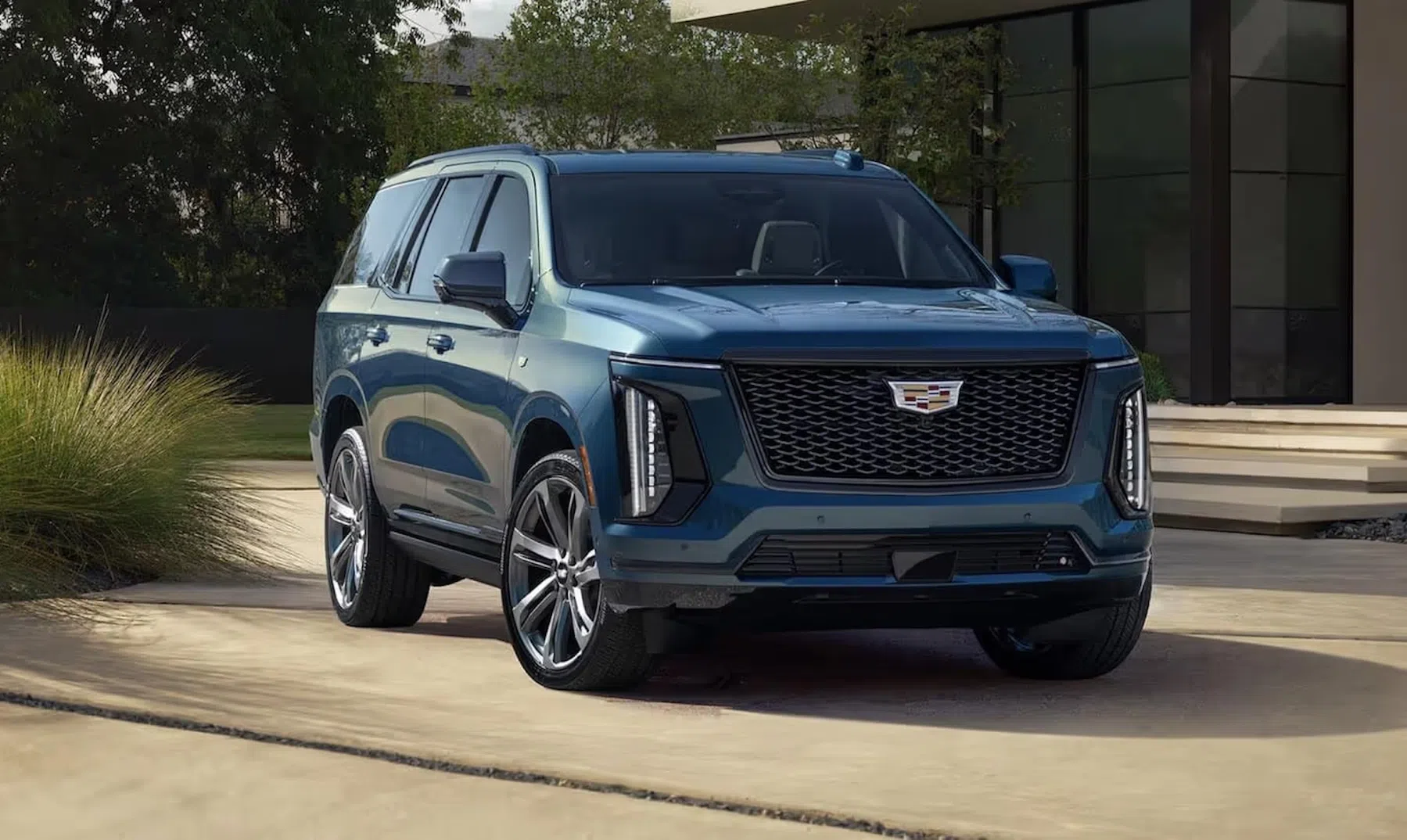 Terwijl benzine duurder wordt: Trump bestelt 250 V8-SUV’s