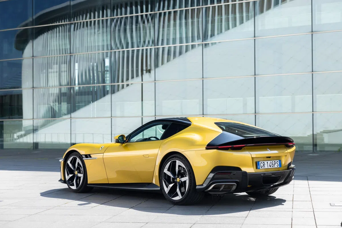 Hardcore Ferrari 12Cilindri is nabij en krijgt bijzonder trucje