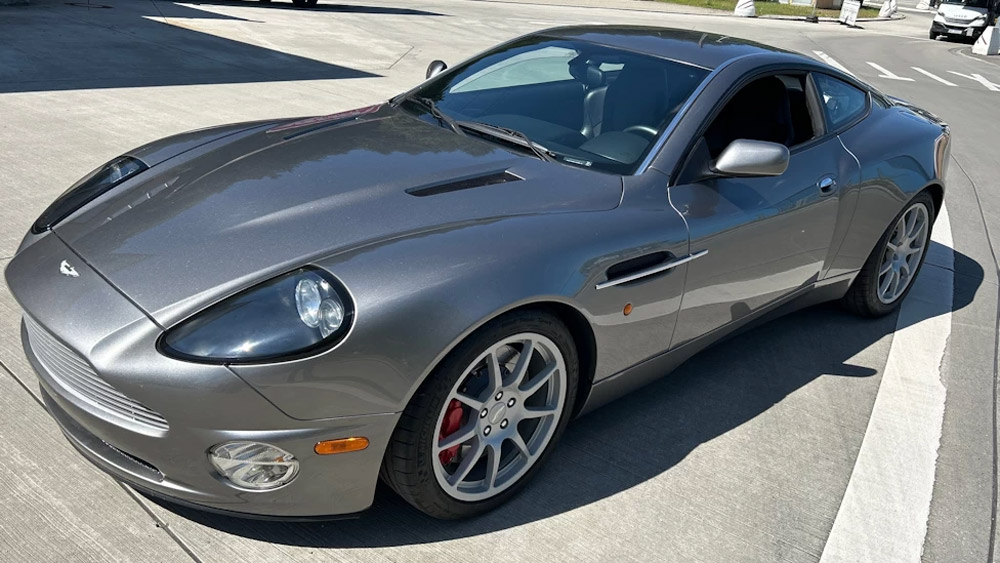 Nederlander probeert Aston Martin uit Zwitserland te smokkelen, wordt gepakt