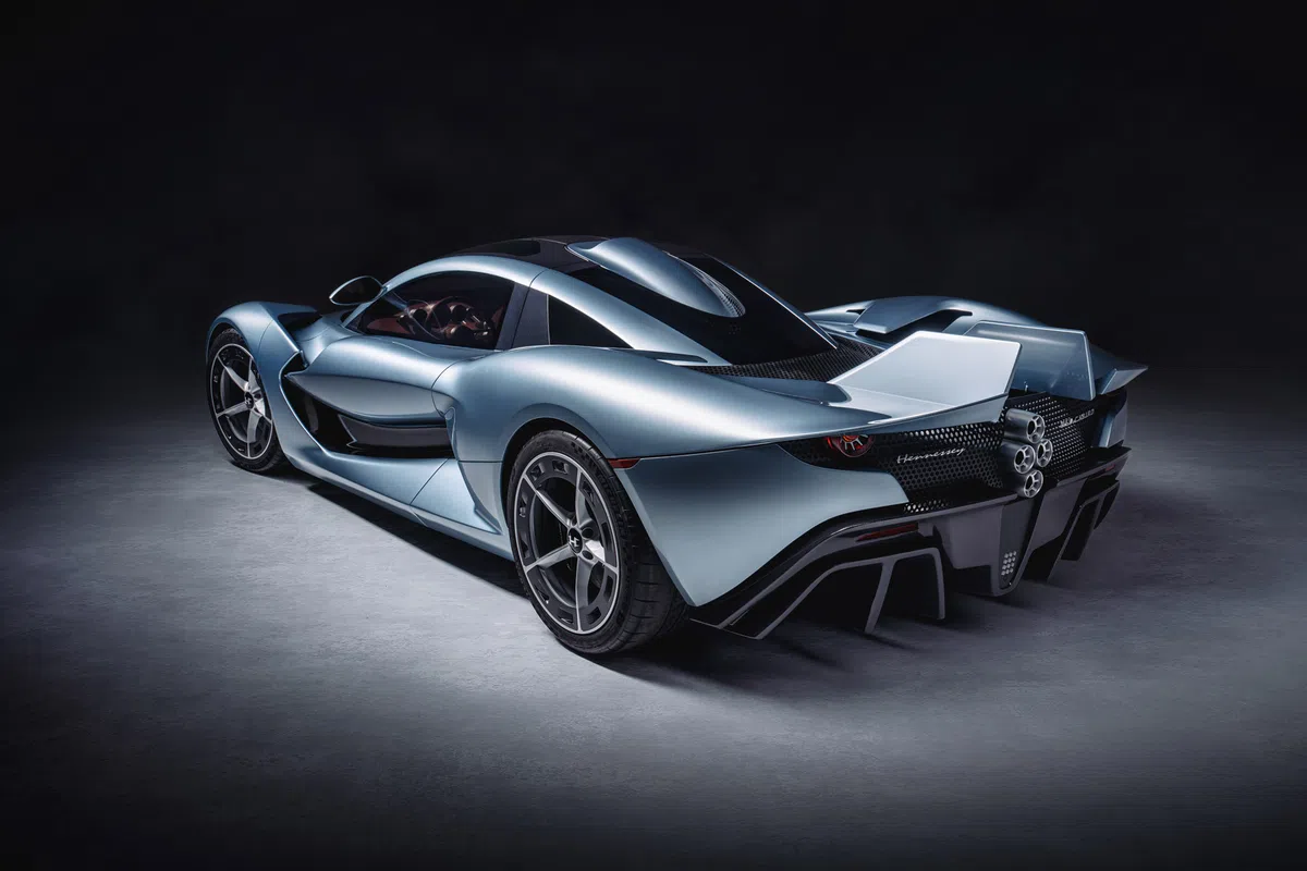 Nieuwe hypercar is een verademing: geen 1.000 pk, geen turbo's en geen schermen!