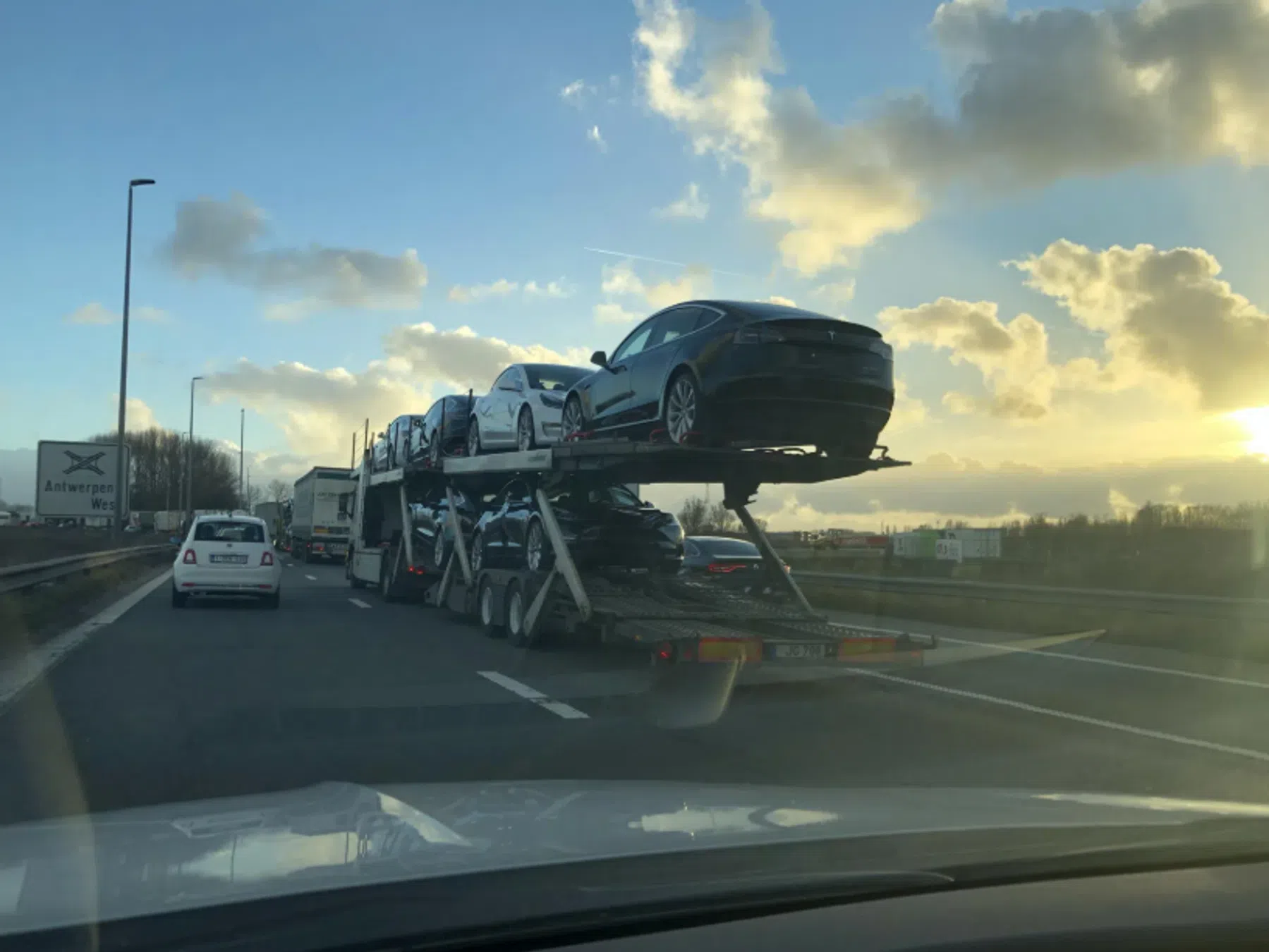 1,2 miljoen Tesla's onderzocht na angstaanjagende klachten