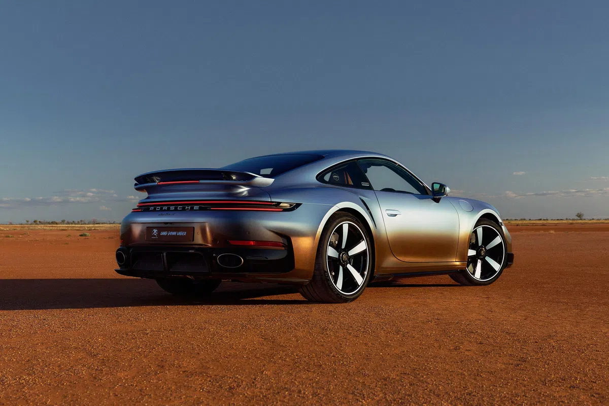 Je vriendin gaat zich kapot schrikken in deze Porsche