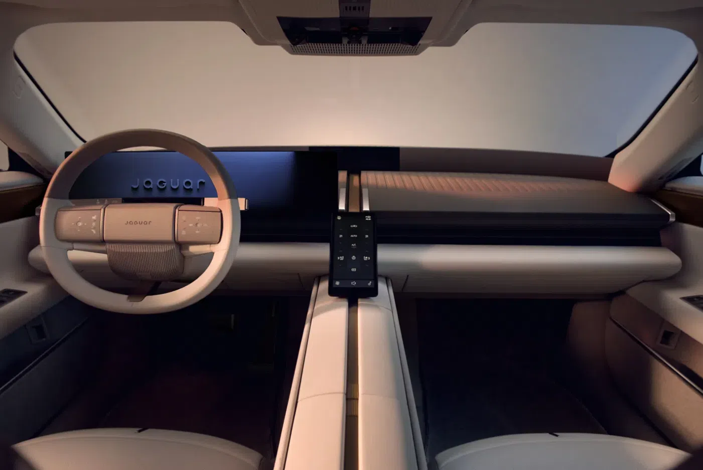 Jaguar laat eindelijk het interieur van zijn meest controversiële EV zien