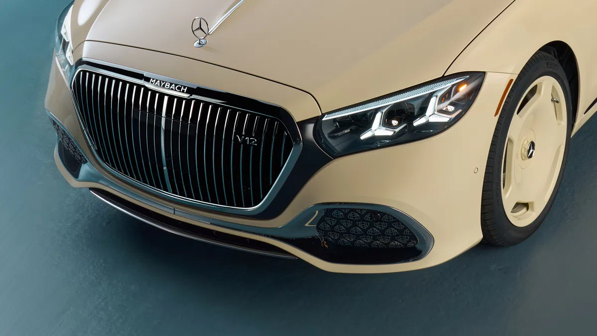 Deze gloednieuwe Maybach is samengesteld door een beroemdheid (maar moet je dat willen?)
