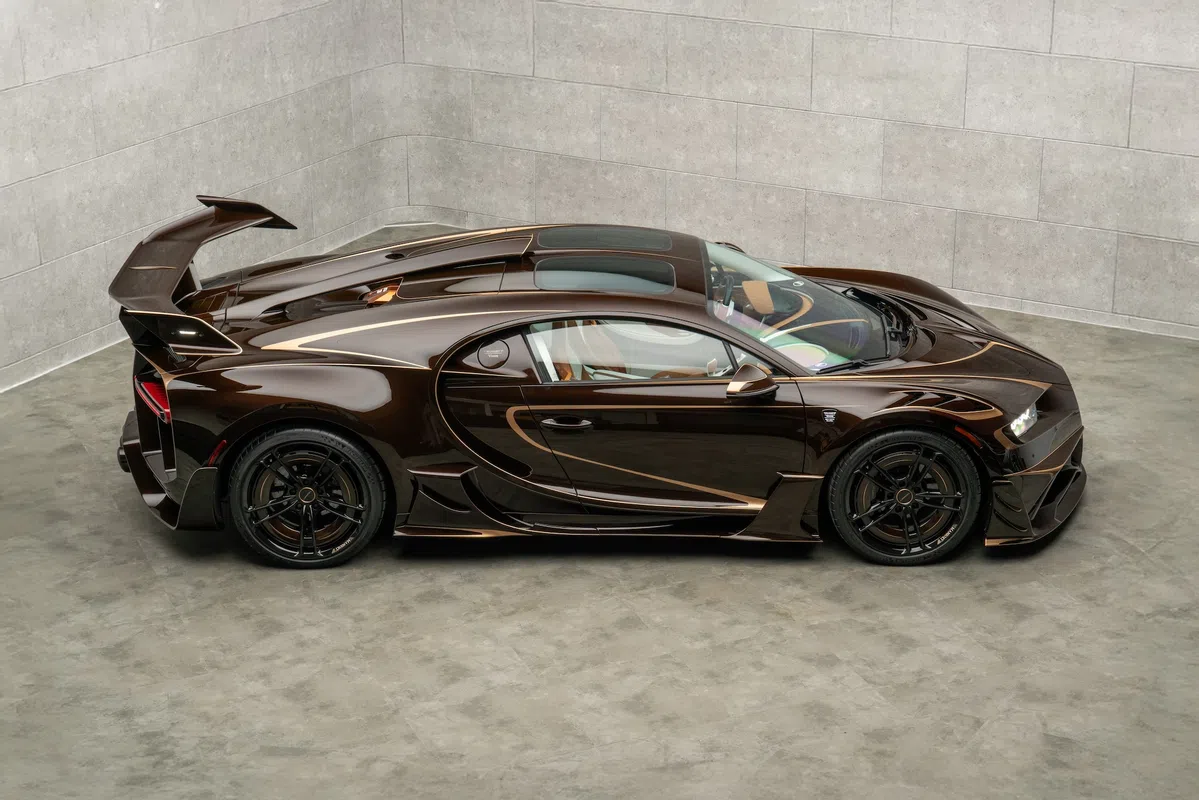Deze wanstaltige Bugatti is op de meest ongepaste plek gepresenteerd