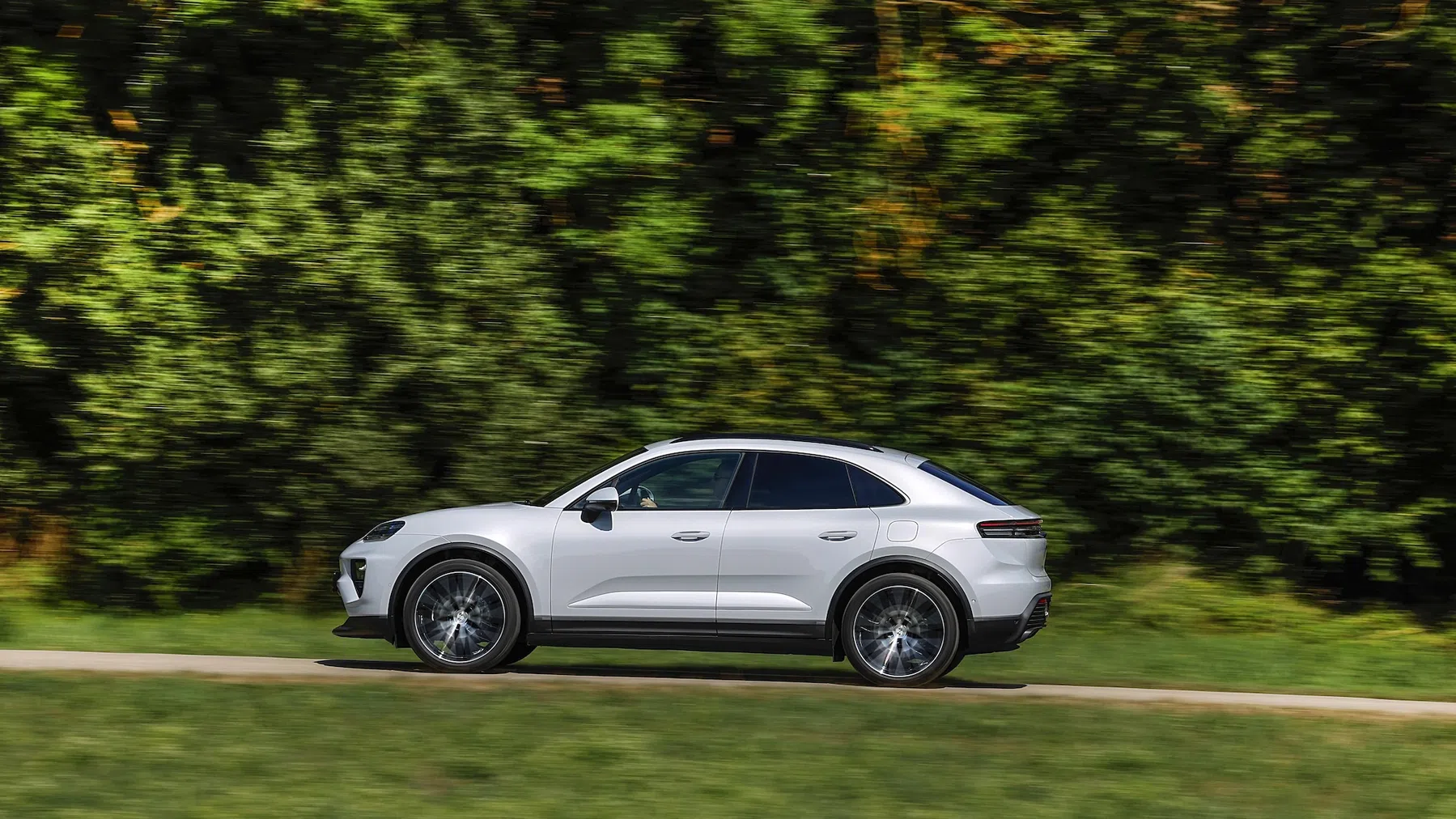 Porsche Macan krijgt nuttige opties gebundeld en sneller laden: dit kost het