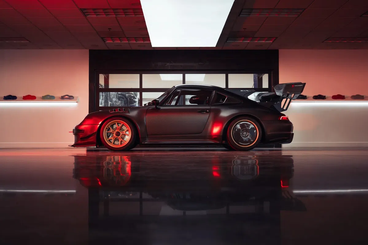 Deze Porsche 993 weegt 1.083 kilo en draait bijna 9.000 toeren