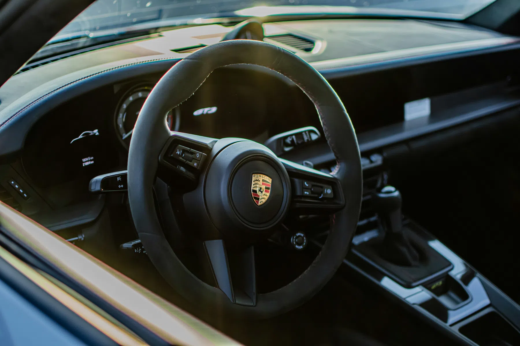 Porsche krijgt het niet voor elkaar om een handbak in een hybride te bouwen