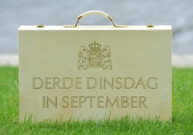 We tanken miljoenen liters minder. Maar wat merkt de schatkist daarvan?