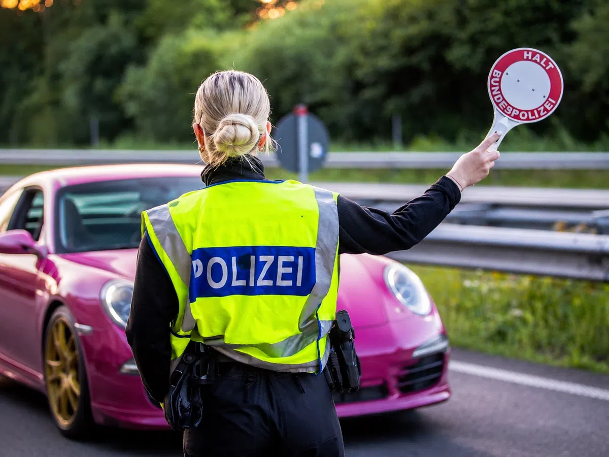 Blijf weg uit Duitsland!! Ik herhaal, blijf weg uit Duitsland!!