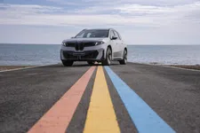 Thumbnail for article: BMW rijdt absurd ver met nieuwe iX3 zonder laadstop