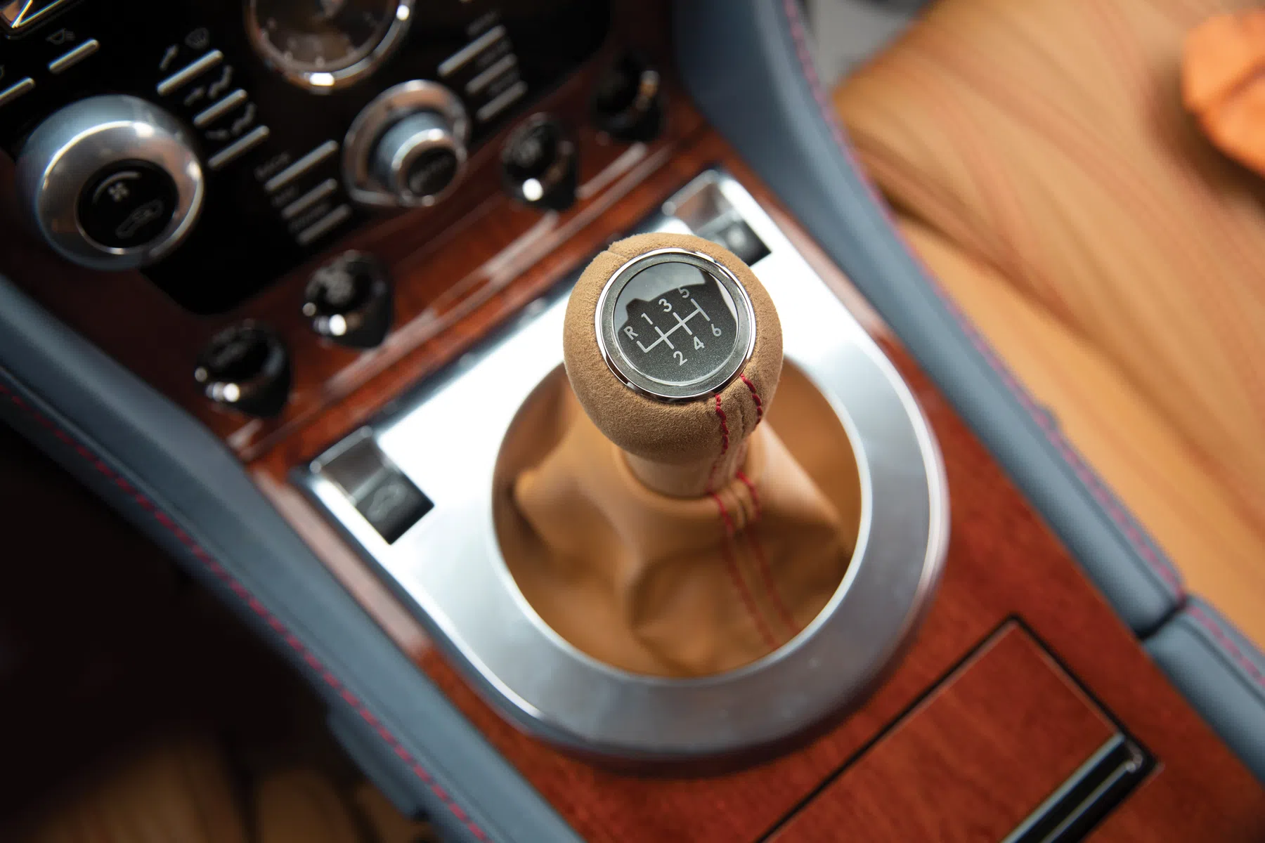 Aston Martin legt uit waarom de handbak een moeilijk vraagstuk is