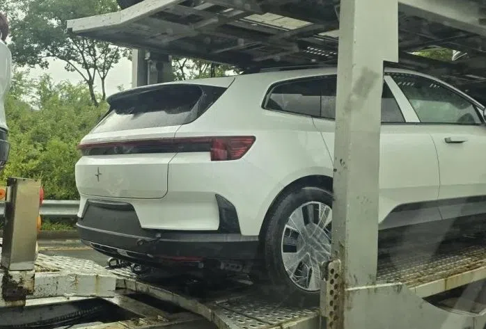 Gelekt: Polestar 4 SUV met achterruit in vol ornaat te zien
