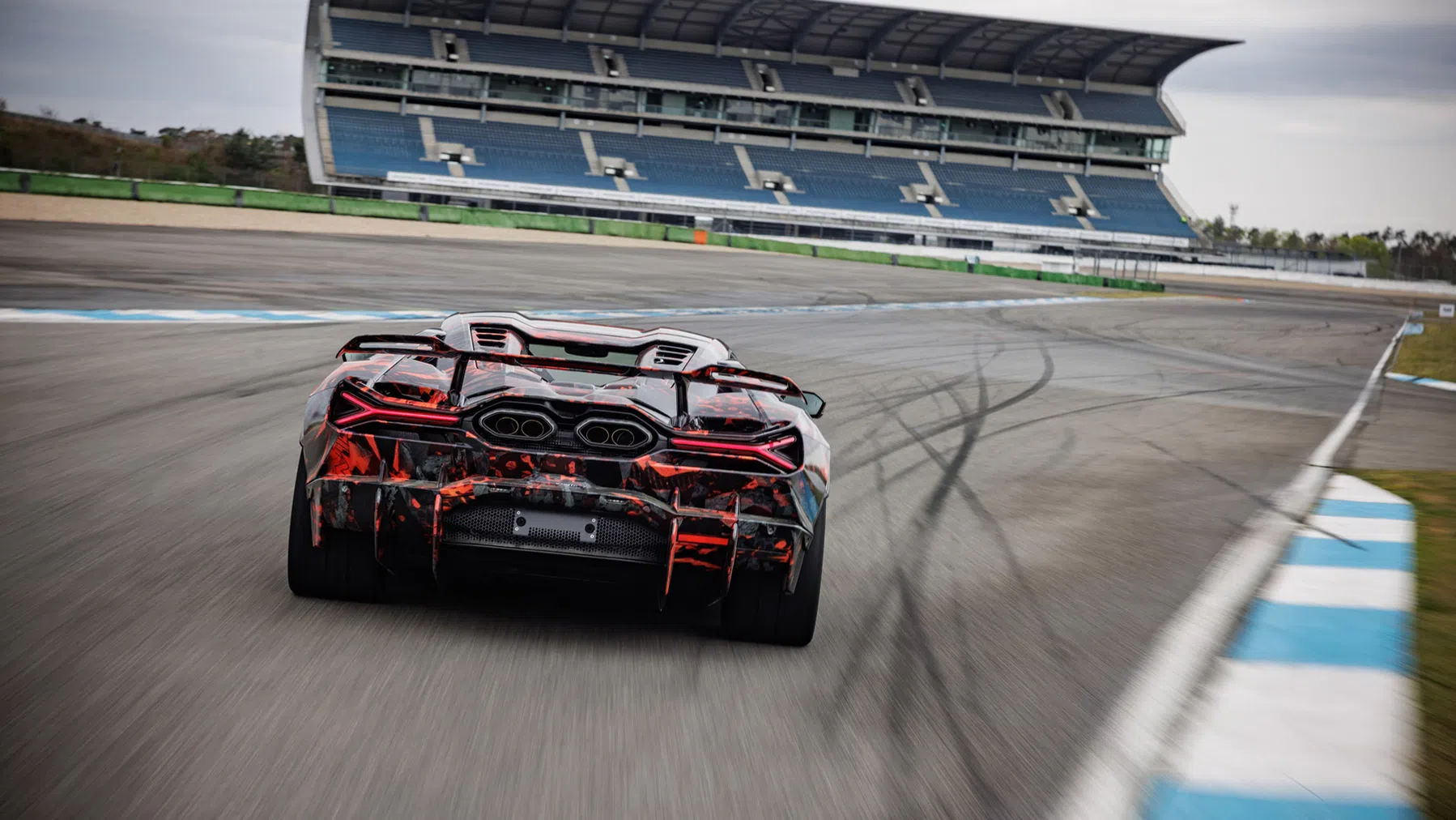 Lamborghini heeft een slap excuus waarom ze niet voor een ‘Ringrecord zijn gegaan
